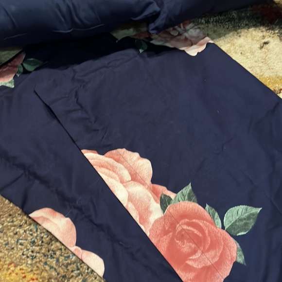 2 decorative pillows and 2 standard pillow cases 🌺🌸 - Picture 4 of 8